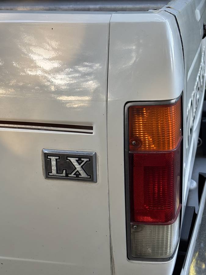 Vw-caddy-vw-rabbit-pick-up-1981-white-20