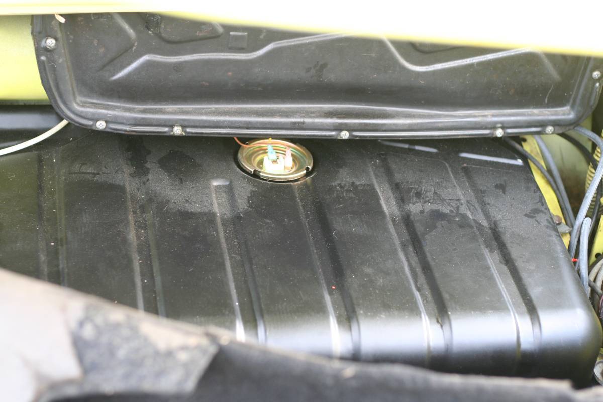 Vw-super-beetle-1973-yellow-17