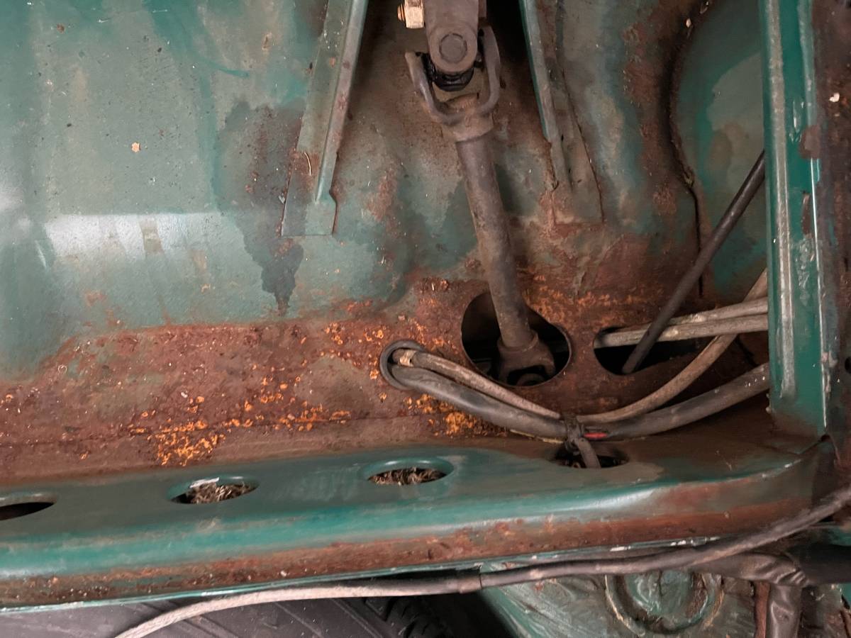 Vw-super-beetle-1974-green-20