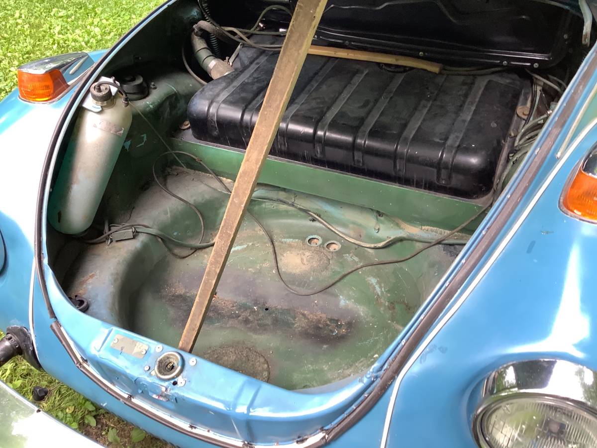 Vw-super-beetle-1979-11