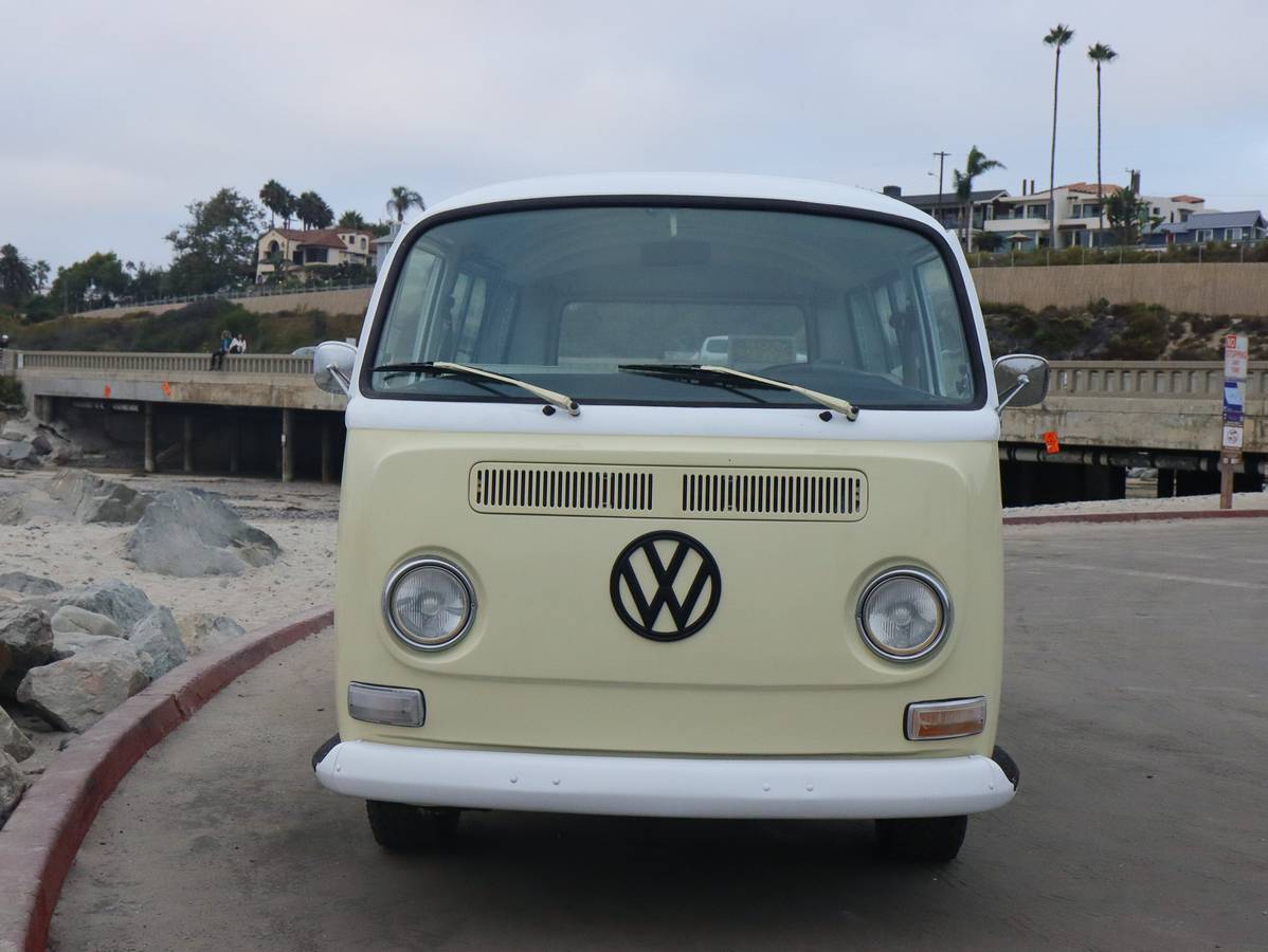 Vw-type-2-bus-1969-yellow-4