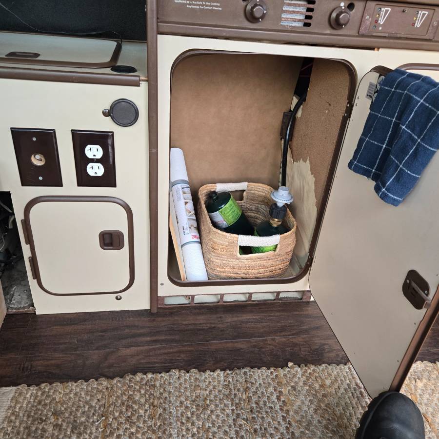 Vw-vanagon-camper-1980-grey-9