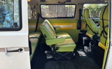 Vw-vanagon-passenger-1990-white-15