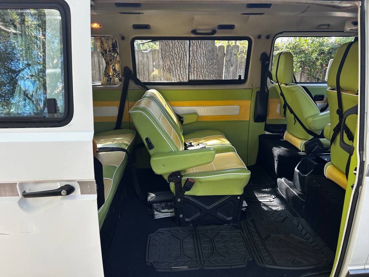 Vw-vanagon-passenger-1990-white-15