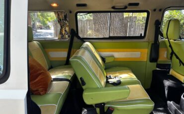 Vw-vanagon-passenger-1990-white-9