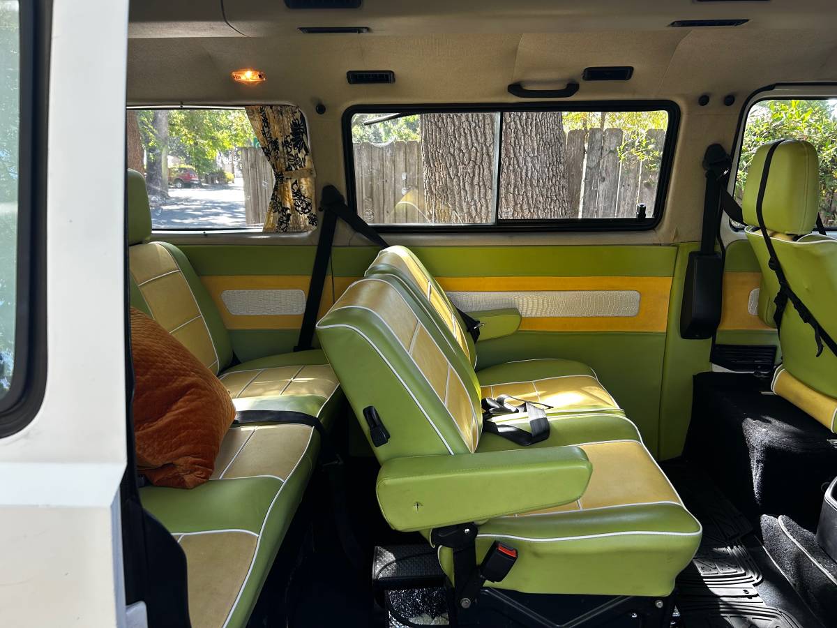 Vw-vanagon-passenger-1990-white-9