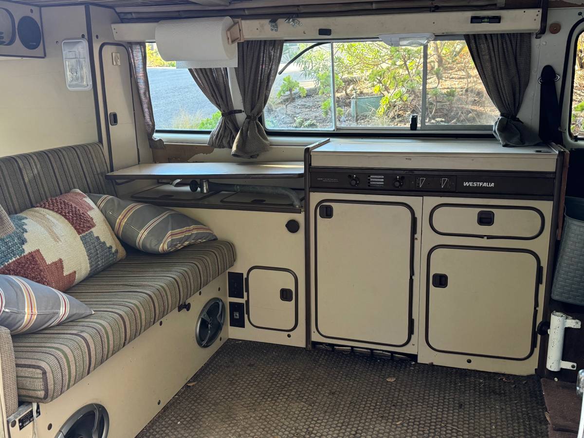Vw-vanagon-westfalia-1982-white-2