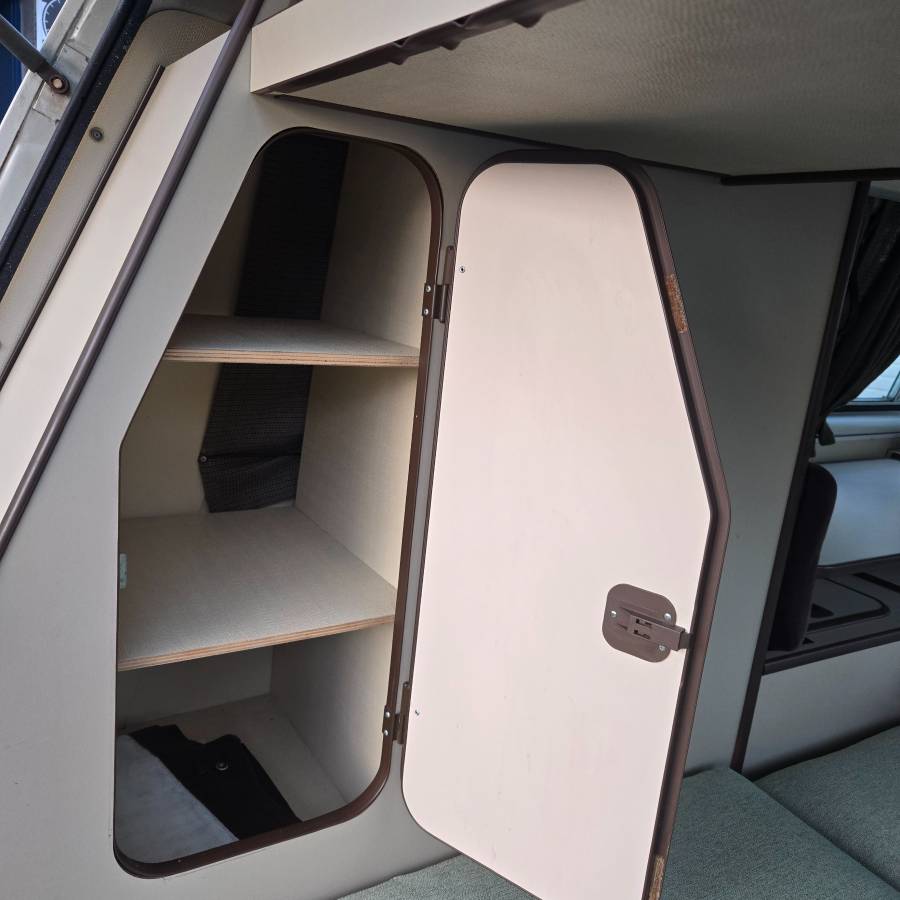 Vw-vanagon-westfalia-1984-white-11