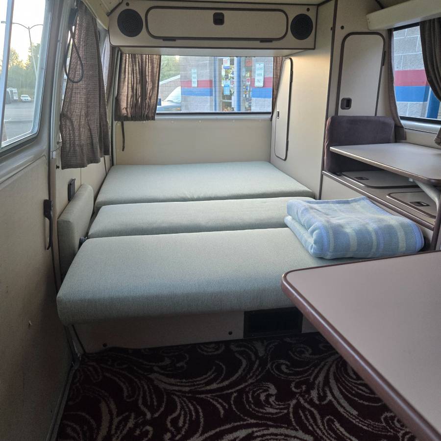 Vw-vanagon-westfalia-1984-white-21
