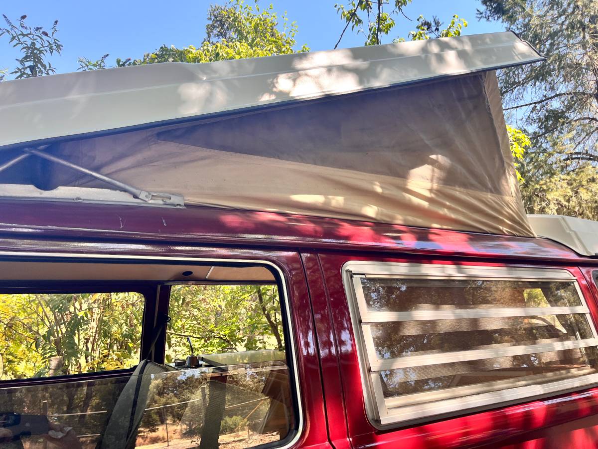 Vw-westfalia-type-2-bay-1971-red-1