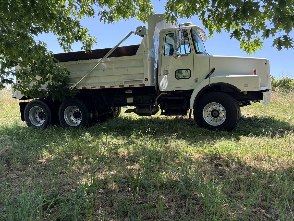 Whitegmc-dp-diesel-1992-white-1