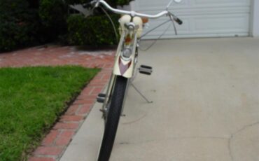 Whizzer-Motorcycle-1948-cream-and-brown-trim-cream