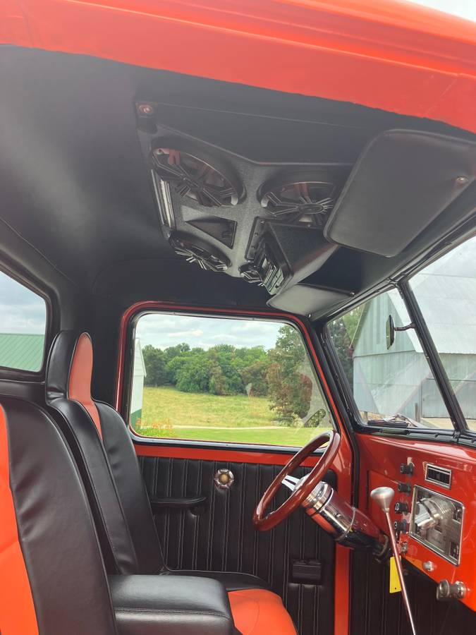 Willie-overland-pick-up-1947-orange-8