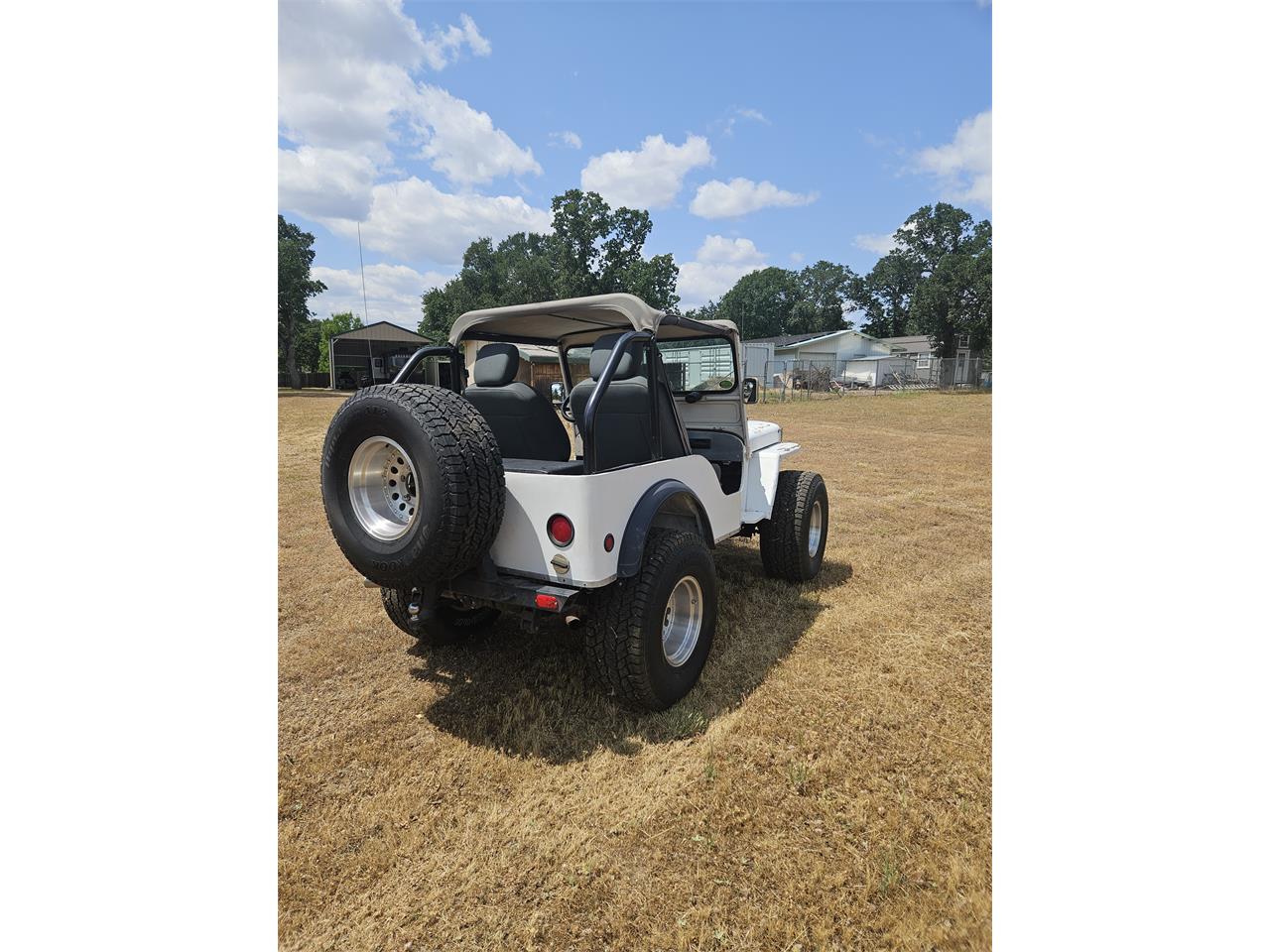 Willys-1943-White-Gray-3