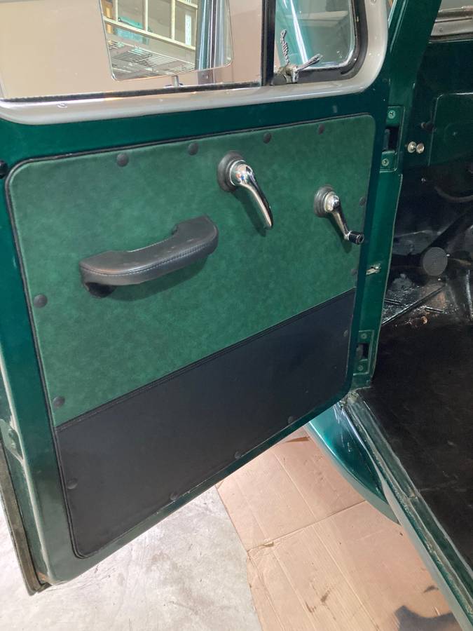 Willys-4-wheel-drive-truck-1961-green-7