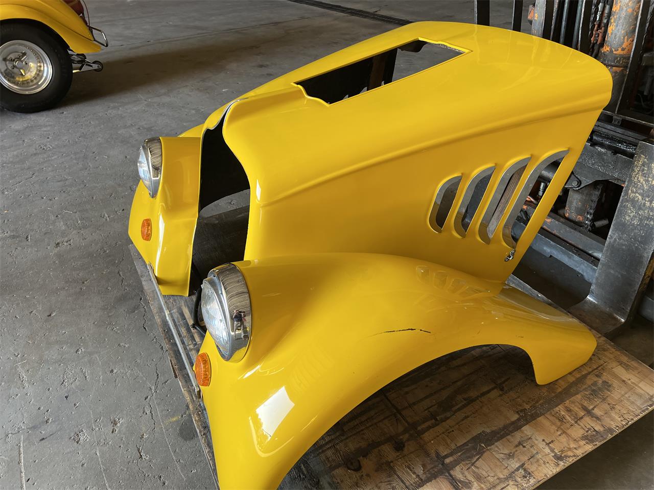 Willys-5-window-coupe-1933-Yellow-Black-1