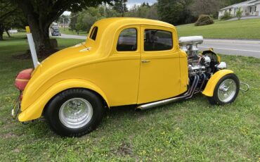 Willys-5-window-coupe-1933-Yellow-Black-3