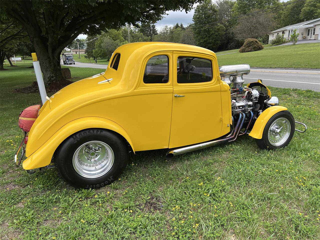 Willys-5-window-coupe-1933-Yellow-Black-3