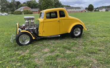 Willys-5-window-coupe-1933-Yellow-Black