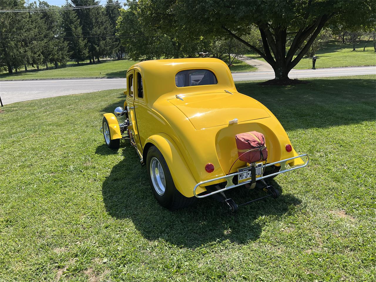 Willys-5-window-coupe-1933-Yellow-Black-5