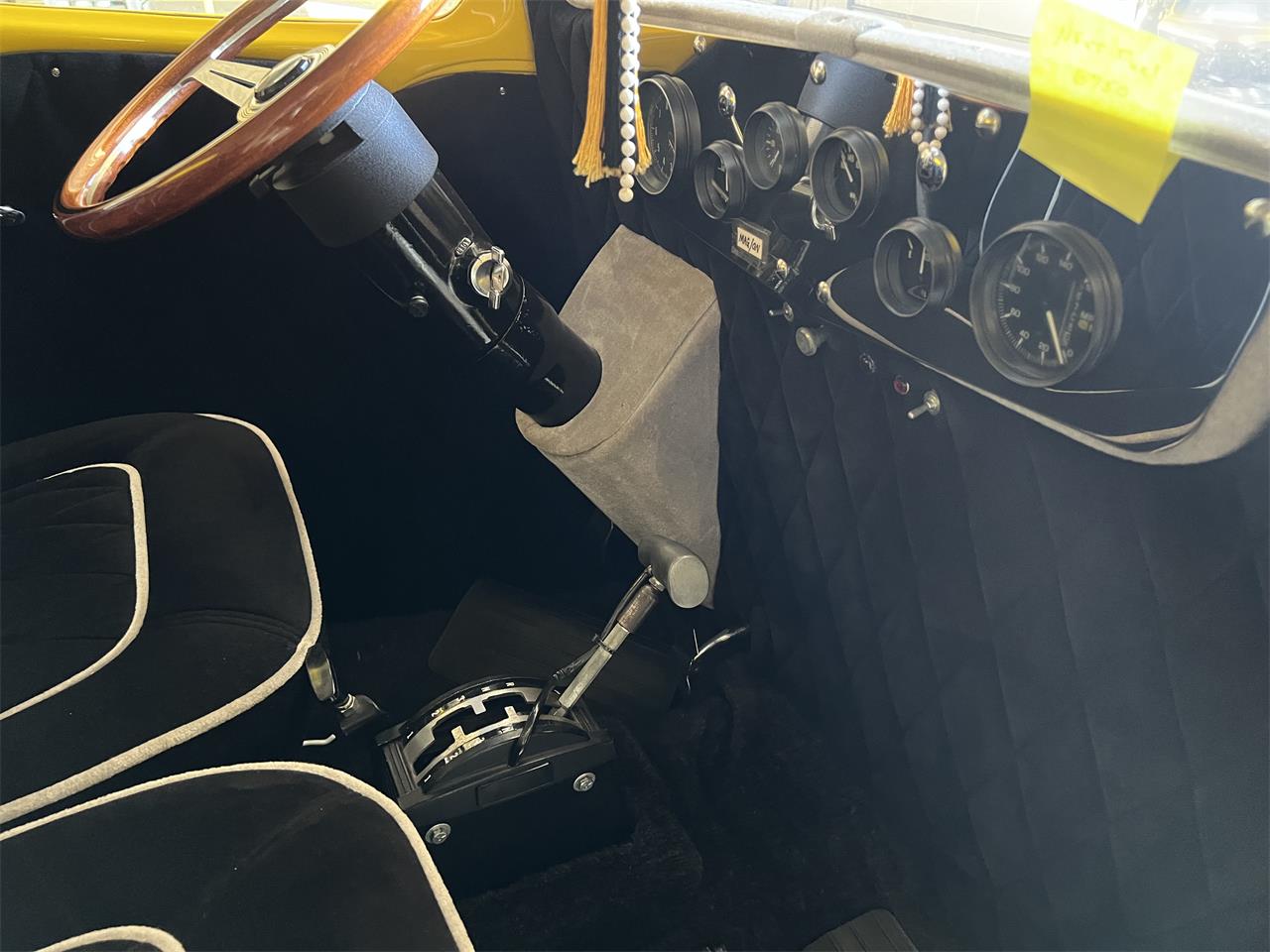 Willys-5-window-coupe-1933-Yellow-Black-6