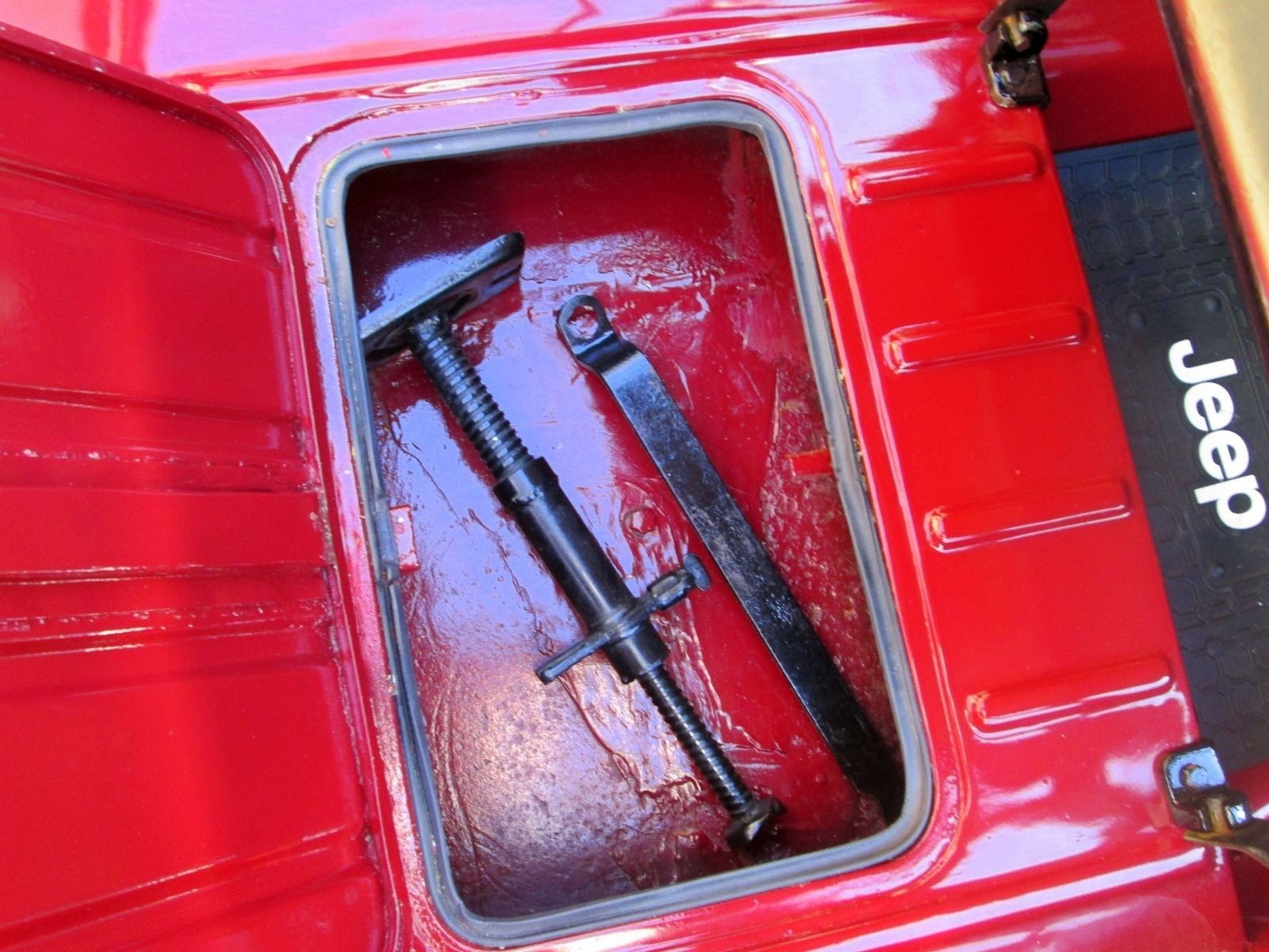 Willys-CJ2A-1947-Convertible-10