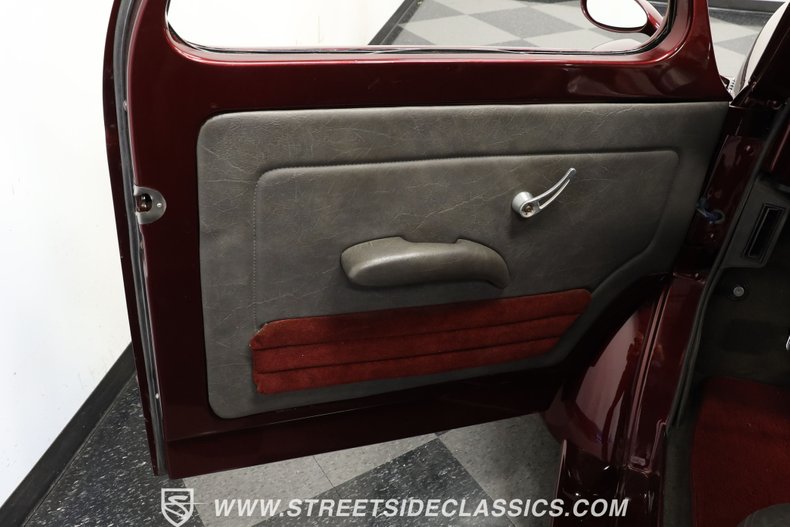 Willys-Coupe-1941-Razzling-Red-Dark-Gray-10