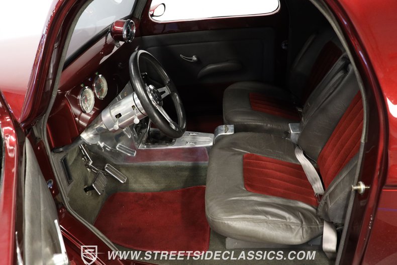 Willys-Coupe-1941-Razzling-Red-Dark-Gray-11