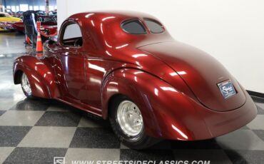 Willys-Coupe-1941-Razzling-Red-Dark-Gray-18
