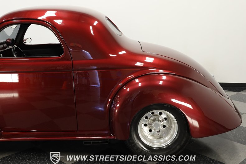 Willys-Coupe-1941-Razzling-Red-Dark-Gray-32