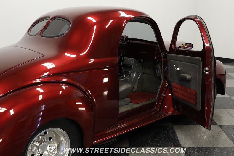 Willys-Coupe-1941-Razzling-Red-Dark-Gray-46