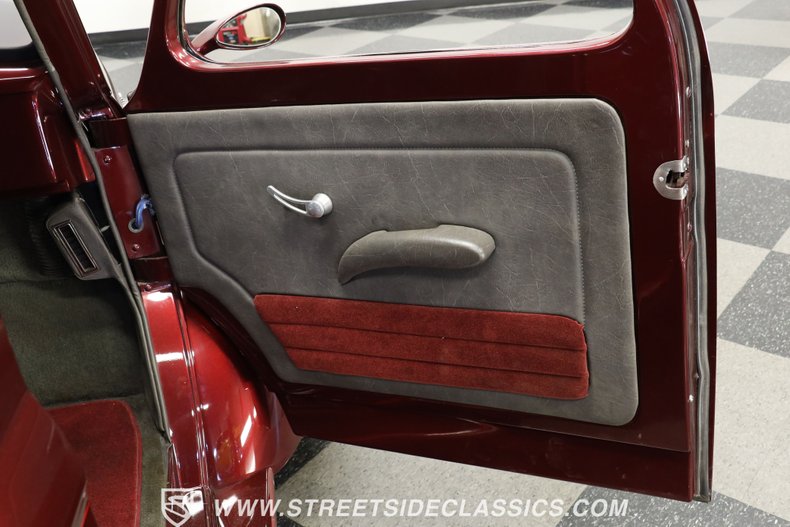 Willys-Coupe-1941-Razzling-Red-Dark-Gray-48