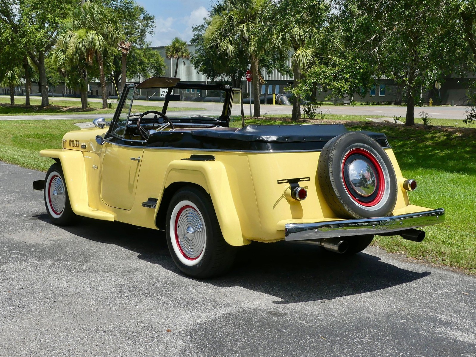 Willys-Jeepster-1949-Convertible-11