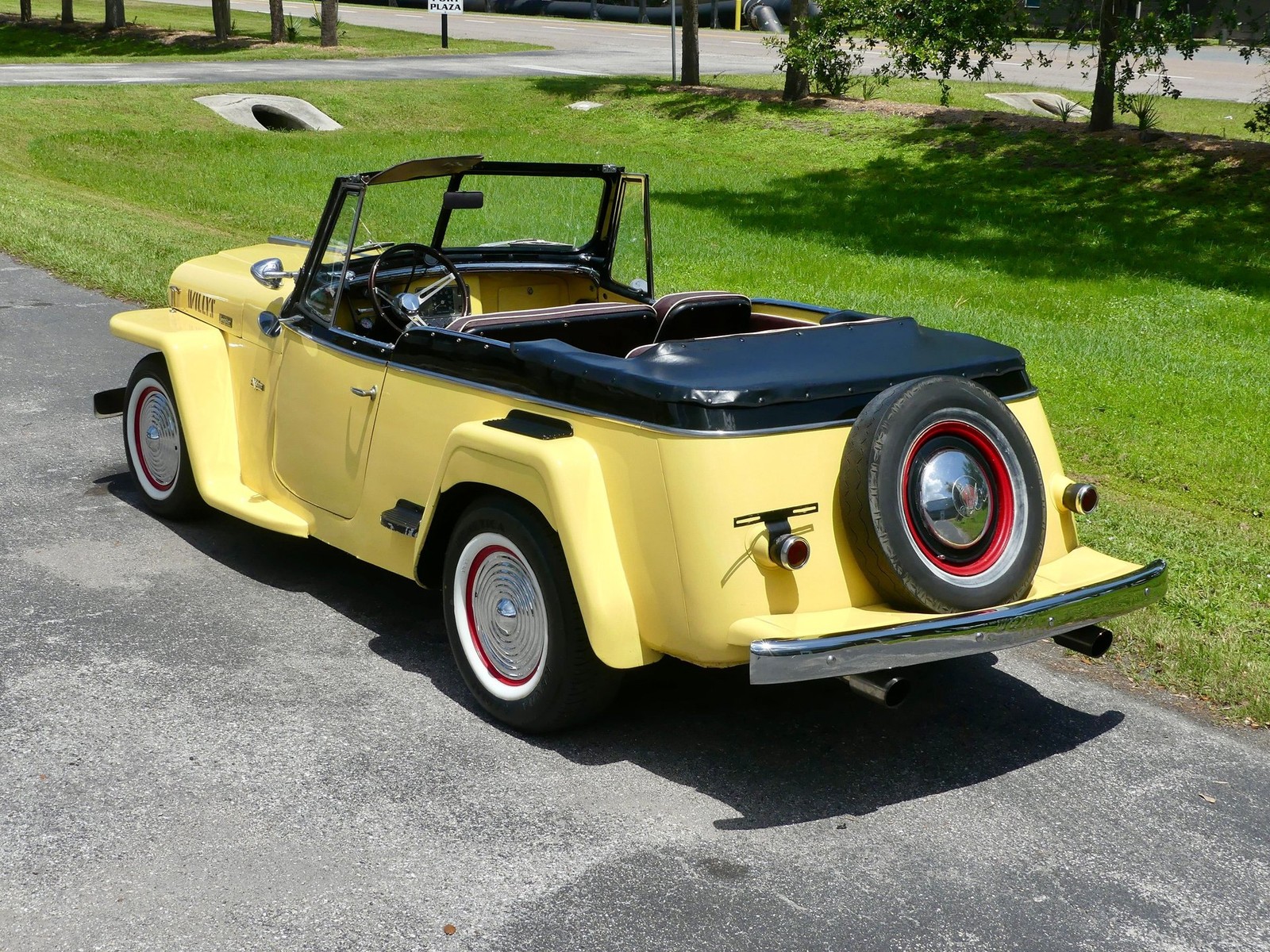 Willys-Jeepster-1949-Convertible-12