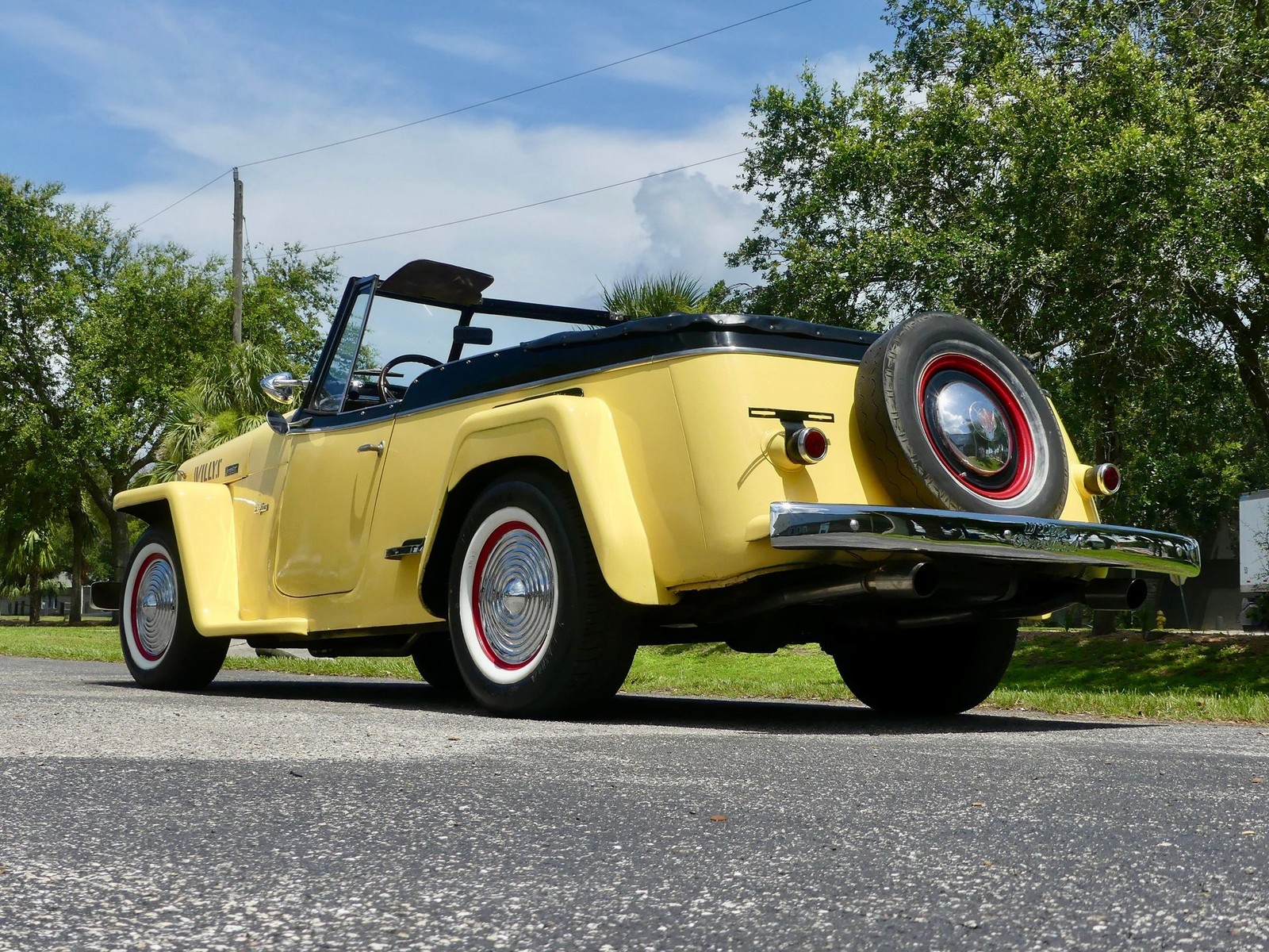 Willys-Jeepster-1949-Convertible-13