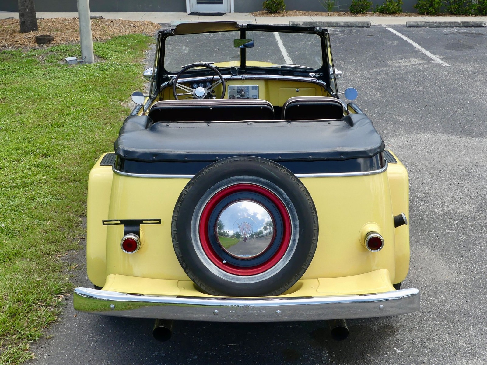 Willys-Jeepster-1949-Convertible-15