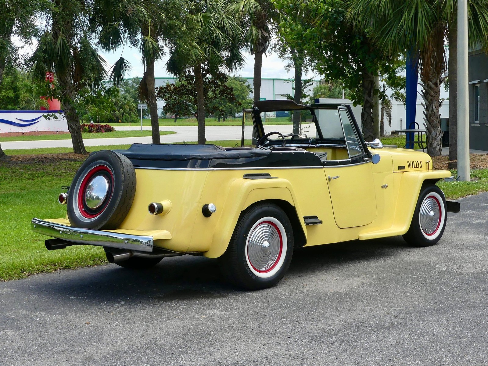 Willys-Jeepster-1949-Convertible-17