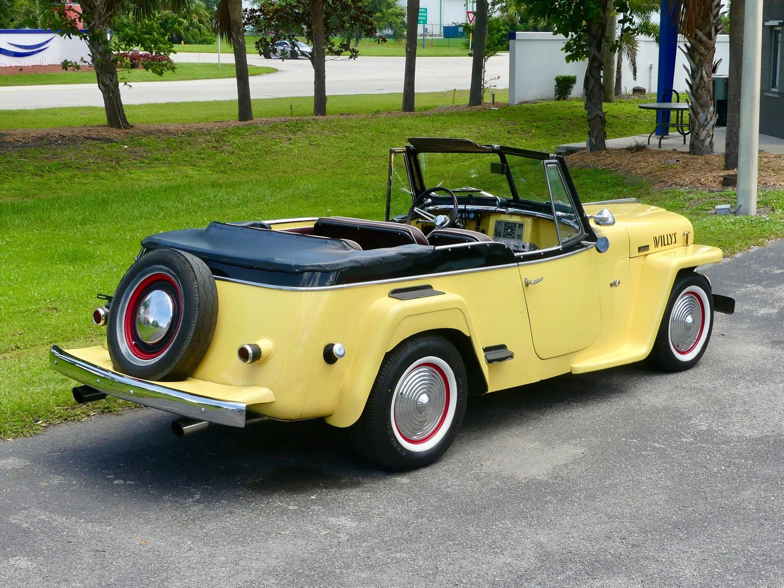 Willys-Jeepster-1949-Convertible-18