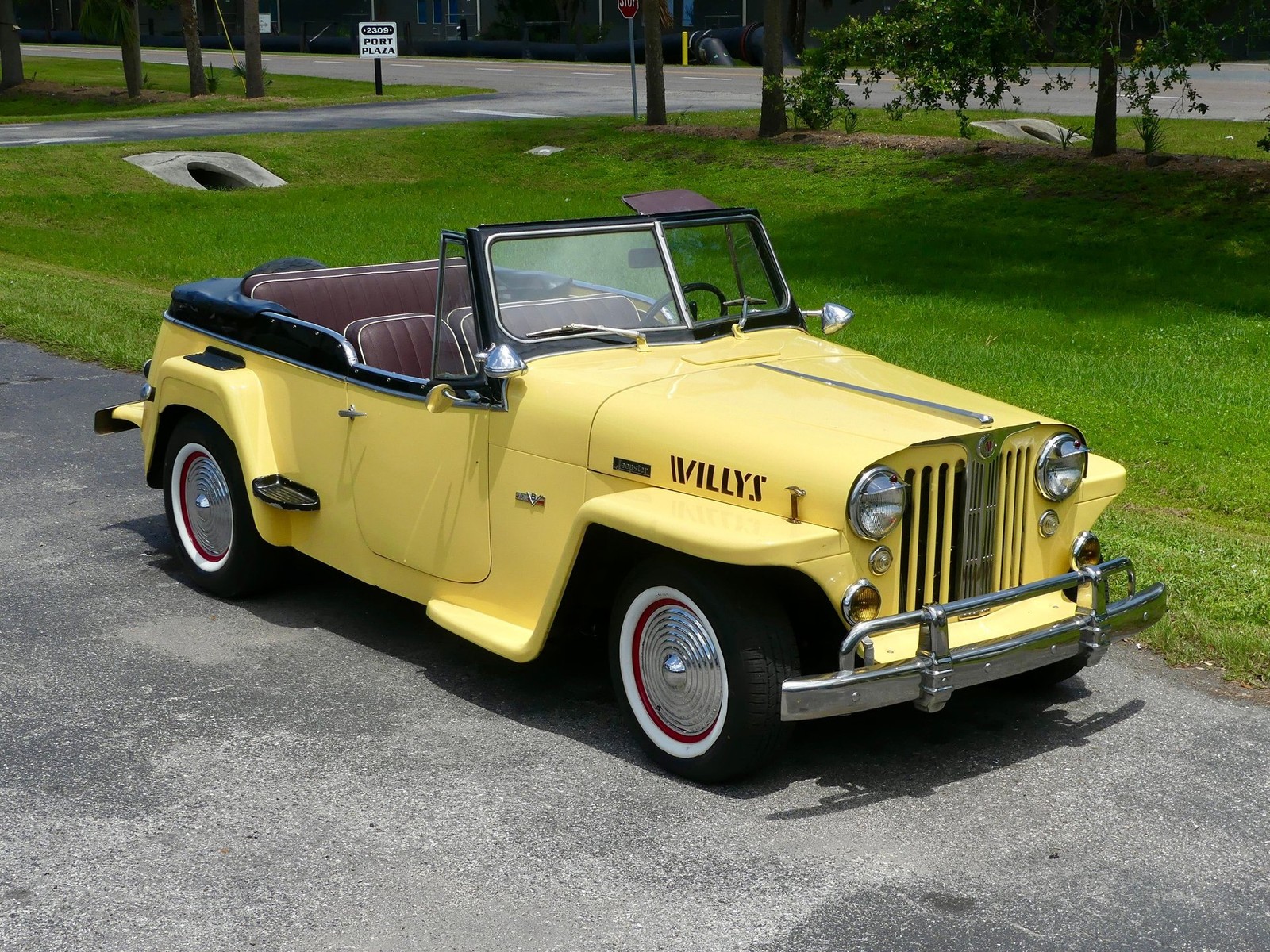 Willys-Jeepster-1949-Convertible-23