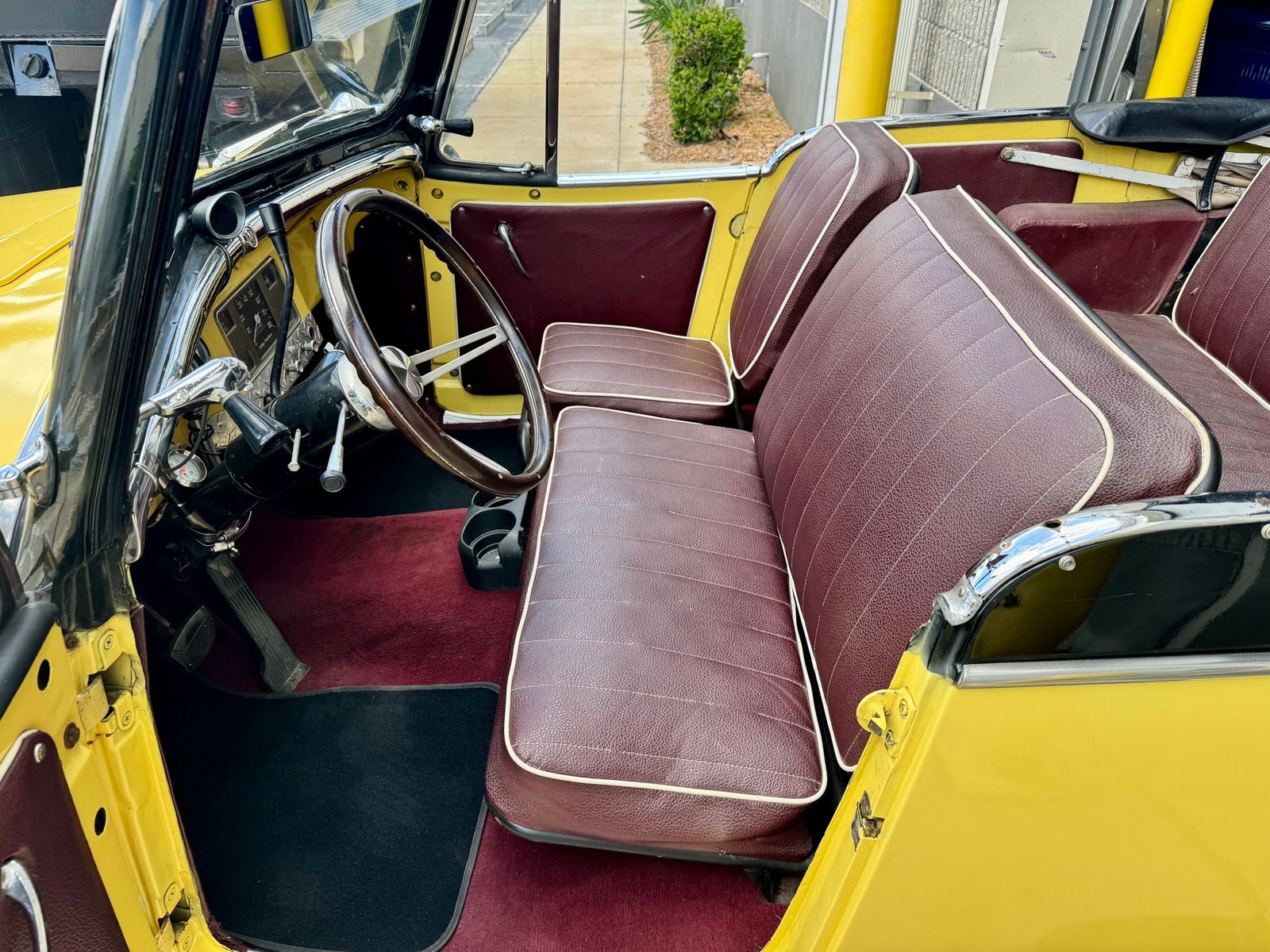 Willys-Jeepster-1949-Convertible-3