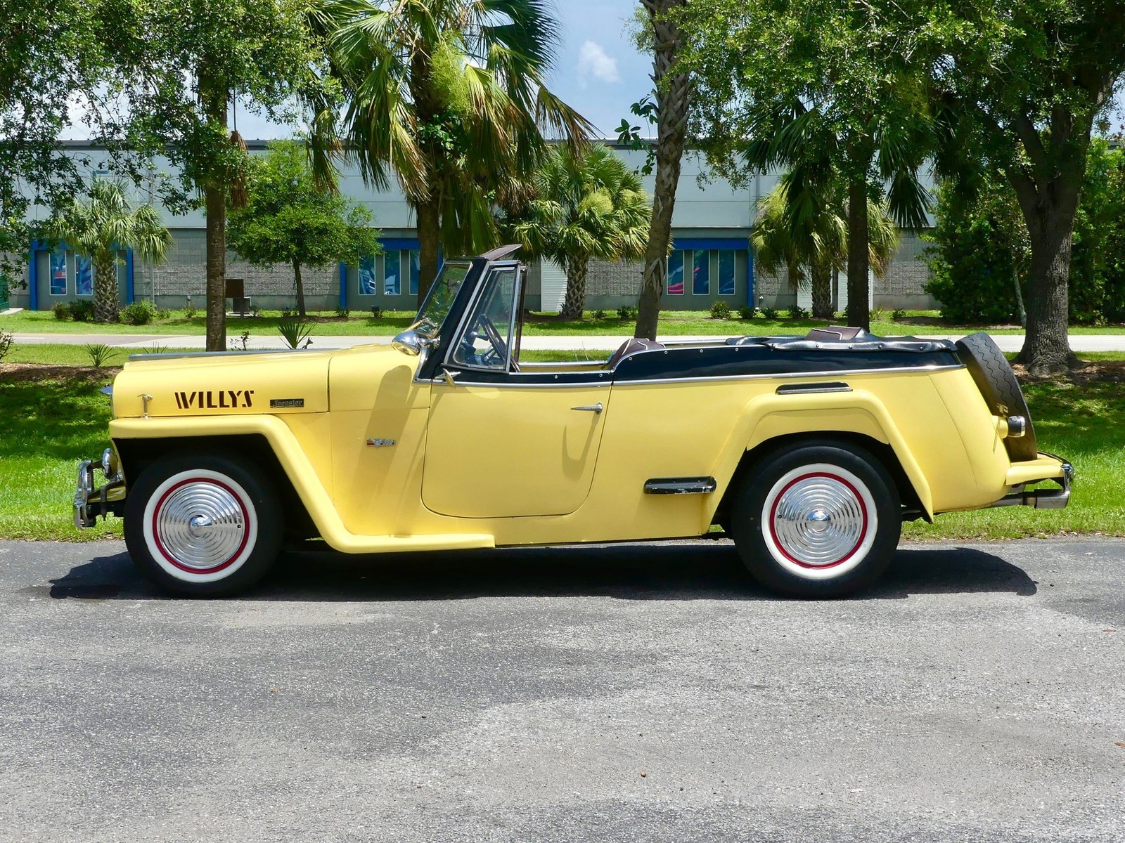 Willys-Jeepster-1949-Convertible-8