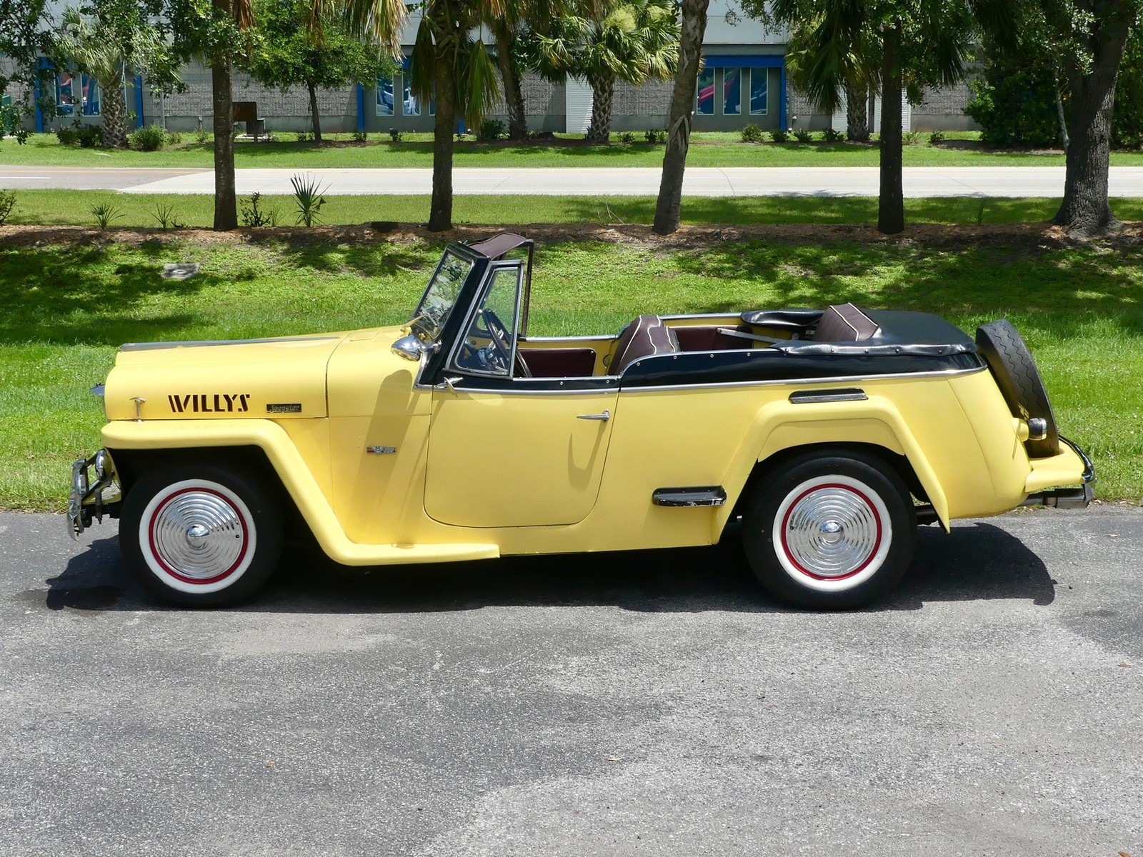 Willys-Jeepster-1949-Convertible-9
