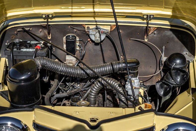 Willys-Jeepster-1950-YellowWhite-Black-19