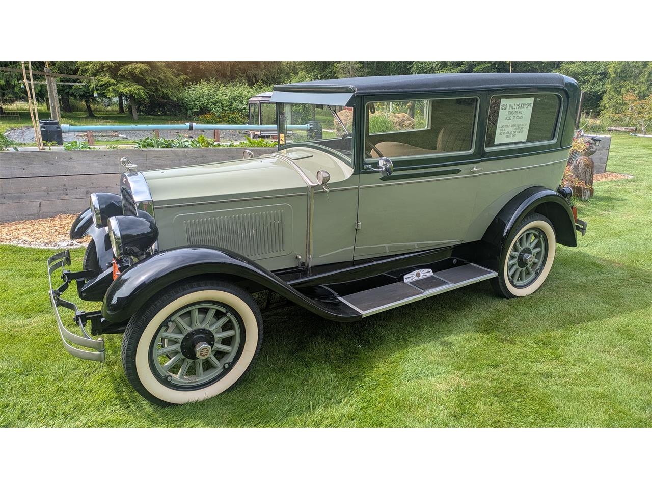 Willys-Knight-1928-Two-Tone-green-with-Sandstone-–-taupe-1