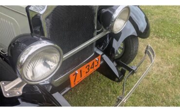 Willys-Knight-1928-Two-Tone-green-with-Sandstone-–-taupe-11