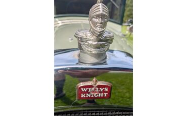 Willys-Knight-1928-Two-Tone-green-with-Sandstone-–-taupe-12