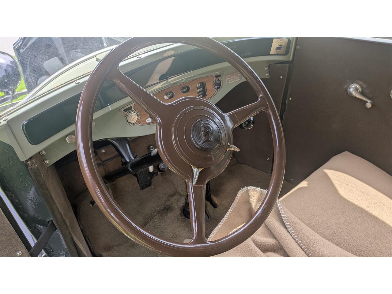 Willys-Knight-1928-Two-Tone-green-with-Sandstone-–-taupe-15