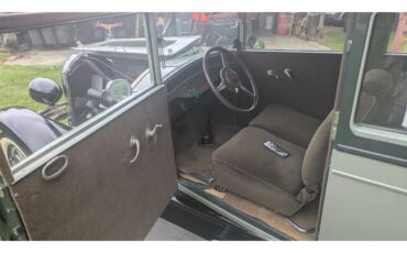 Willys-Knight-1928-Two-Tone-green-with-Sandstone-–-taupe-18