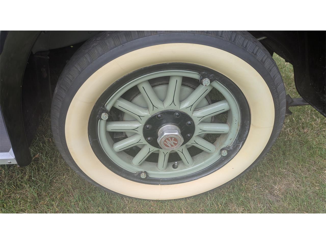 Willys-Knight-1928-Two-Tone-green-with-Sandstone-–-taupe-21