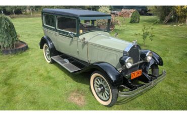 Willys-Knight-1928-Two-Tone-green-with-Sandstone-–-taupe-27